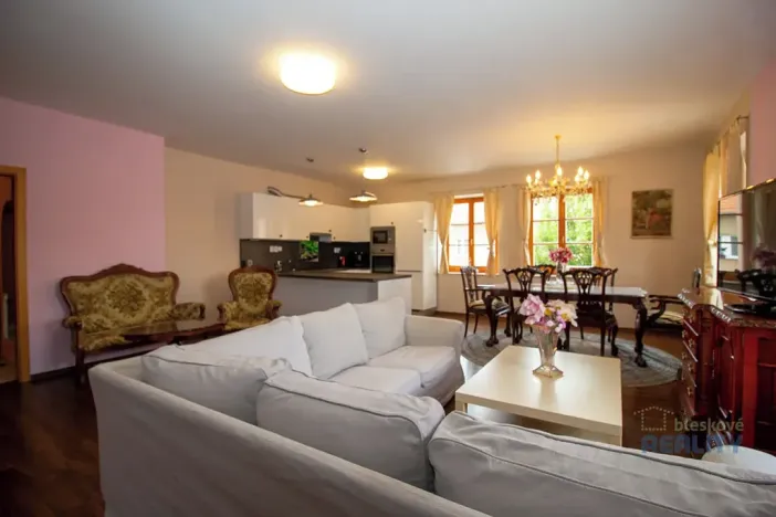 Pronájem atypického bytu, Mratín, Boční, 109 m2