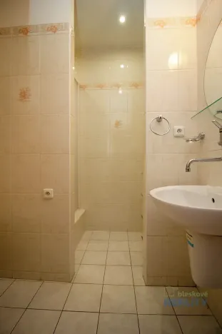 Pronájem atypického bytu, Mratín, Boční, 109 m2