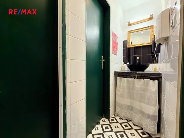 Pronájem obchodního prostoru, Praha - Bubeneč, Šmeralova, 41 m2