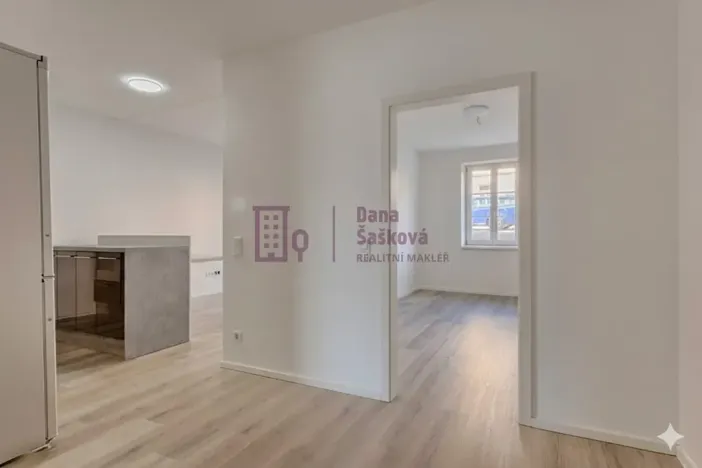 Pronájem bytu 2+kk, Jindřichův Hradec, nám. Míru, 58 m2