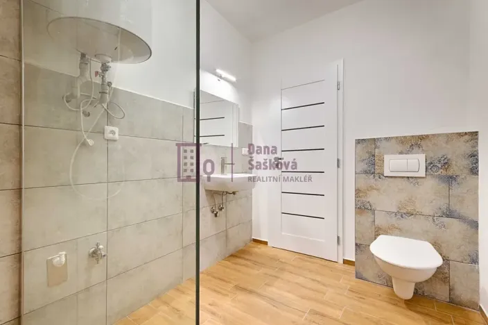 Pronájem bytu 2+kk, Jindřichův Hradec, nám. Míru, 58 m2