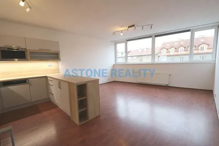 Pronájem bytu 2+kk, Praha - Vysočany, Skloněná, 60 m2