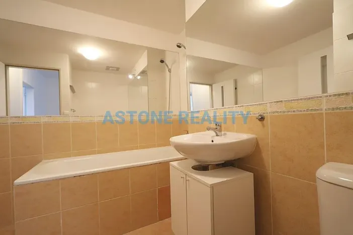 Pronájem bytu 2+kk, Praha - Vysočany, Skloněná, 60 m2