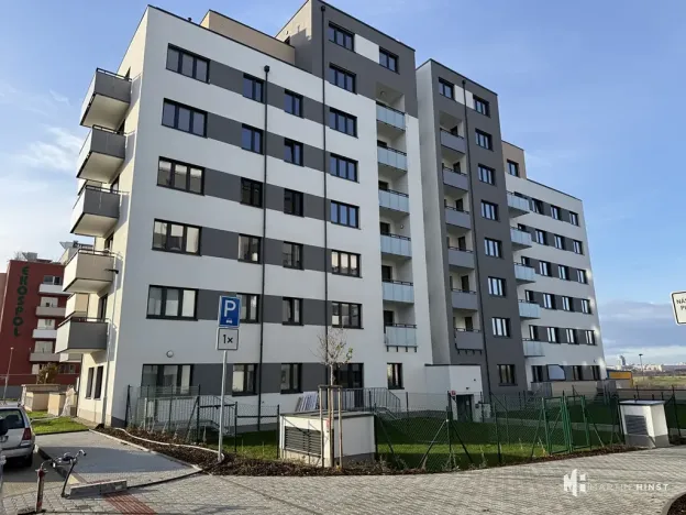 Pronájem bytu 1+kk, Praha - Hlubočepy, Fabiánové, 31 m2