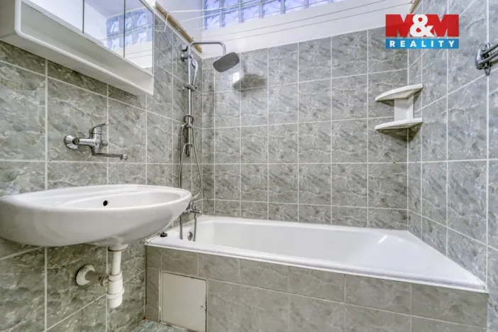 Pronájem bytu 1+1, Plzeň - Lobzy, Revoluční, 34 m2