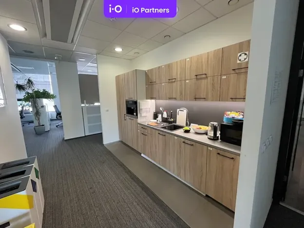 Pronájem kanceláře, Praha - Karlín, Rohanské nábřeží, 466 m2