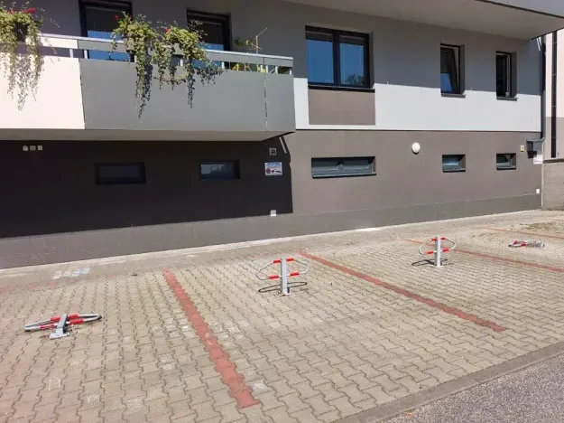 Pronájem garážového stání, Jičín, Ruská, 15 m2