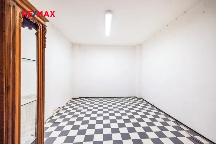 Pronájem obchodního prostoru, Praha - Dolní Počernice, Českobrodská, 66 m2