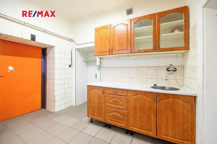 Pronájem obchodního prostoru, Praha - Dolní Počernice, Českobrodská, 66 m2