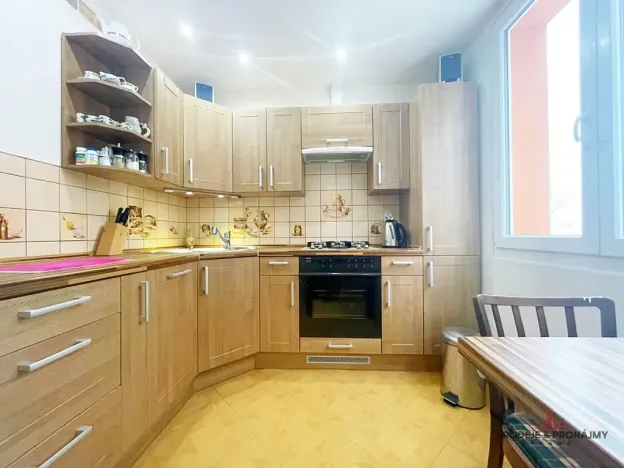 Prodej bytu 2+1, Karlovy Vary, Gagarinova, 64 m2