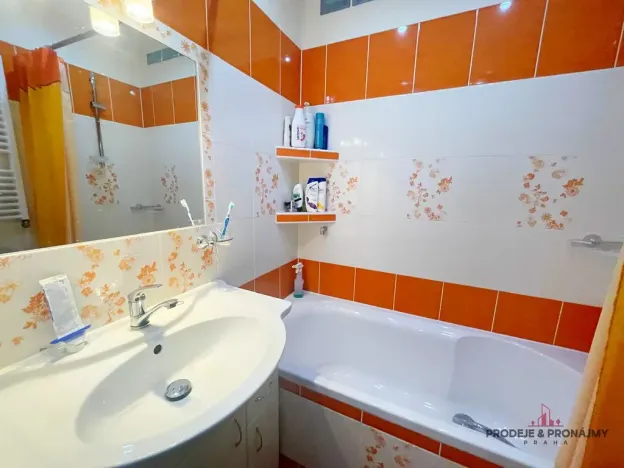 Prodej bytu 2+1, Karlovy Vary, Gagarinova, 64 m2