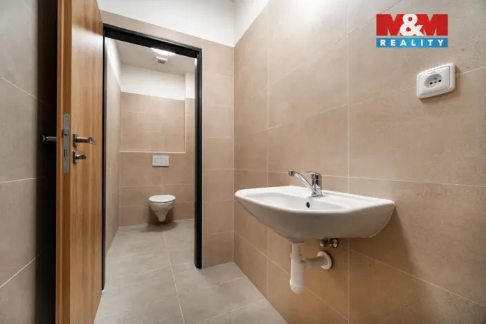 Pronájem skladu, Cerekvice nad Loučnou - Pekla, 2380 m2