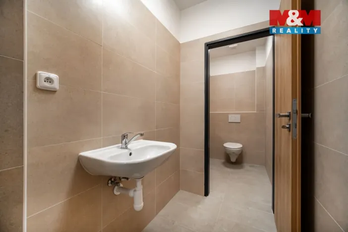 Pronájem skladu, Cerekvice nad Loučnou - Pekla, 1558 m2