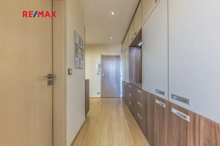 Pronájem bytu 2+kk, Praha - Kamýk, Krhanická, 54 m2