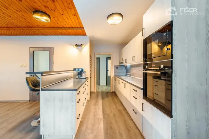 Prodej vícegeneračního domu, Halenkov, 232 m2