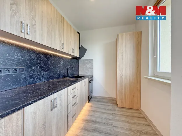 Prodej bytu 3+1, Černovice, Družstevní, 56 m2