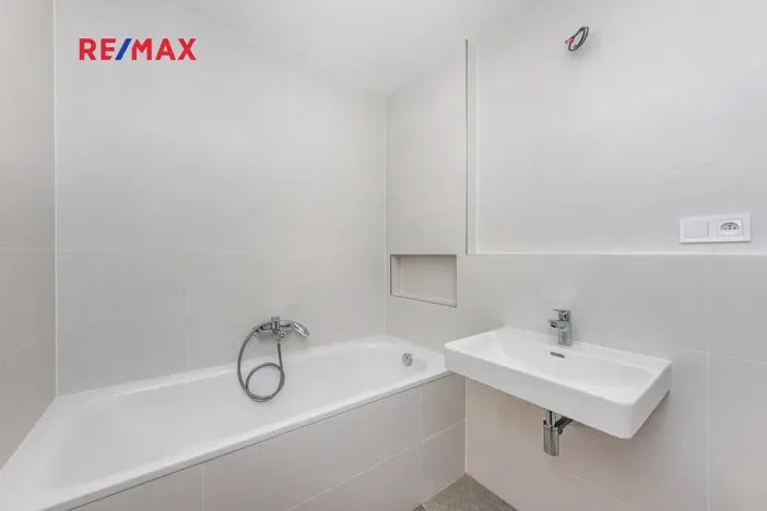 Pronájem bytu 2+kk, Praha - Radlice, U Komína, 53 m2