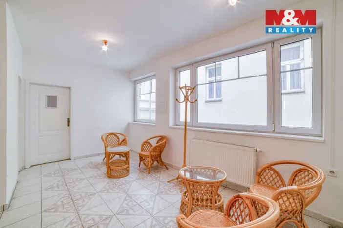 Pronájem obchodního prostoru, Mariánské Lázně, Hlavní třída, 35 m2