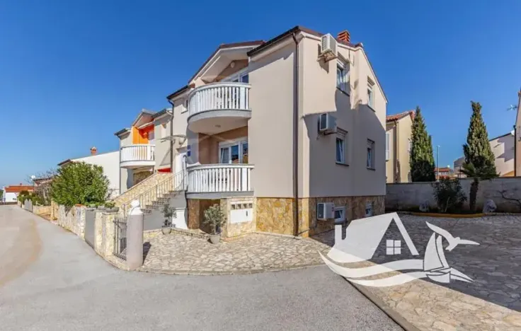 Prodej vícegeneračního domu, Medulin, Chorvatsko, Pošesi, 150 m2