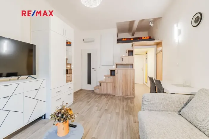 Pronájem bytu 1+kk, Praha - Michle, Počátecká, 22 m2