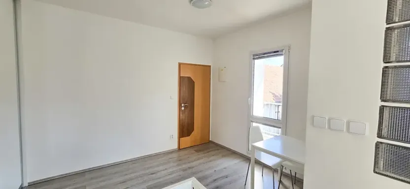 Pronájem bytu 1+kk, Zlín, Kvítková, 22 m2