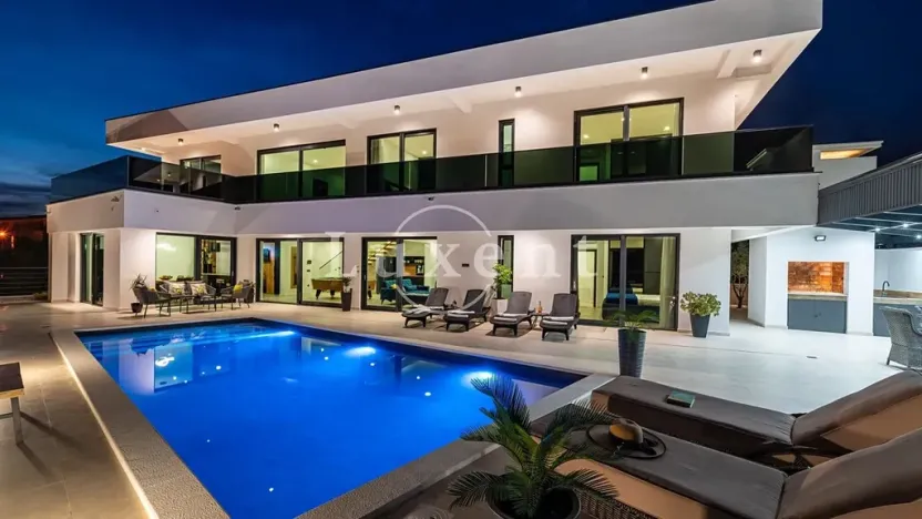 Prodej vily, Zadar, Chorvatsko, 256 m2