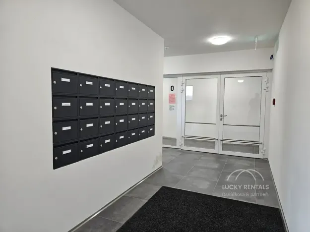 Pronájem bytu 1+kk, Praha - Velká Chuchle, Na hvězdárně, 35 m2