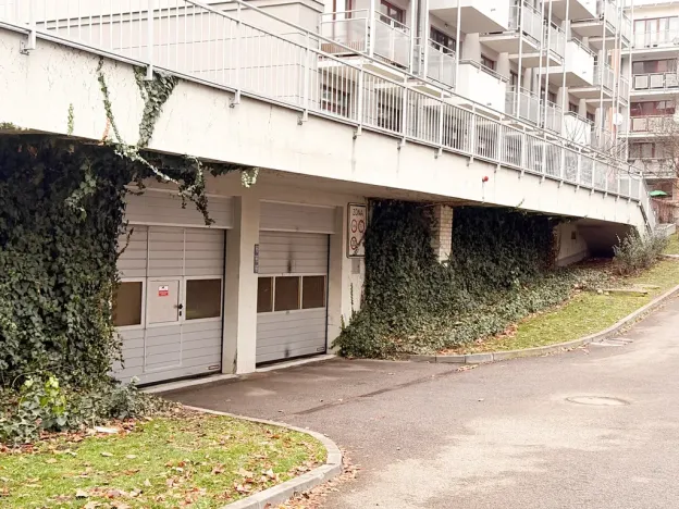 Prodej garážového stání, Praha - Dejvice, Lindleyova, 25 m2