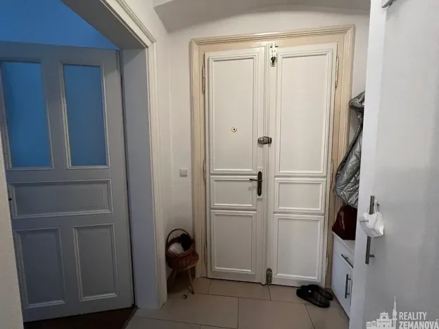 Pronájem bytu 1+kk, Praha - Vinohrady, Korunní, 31 m2