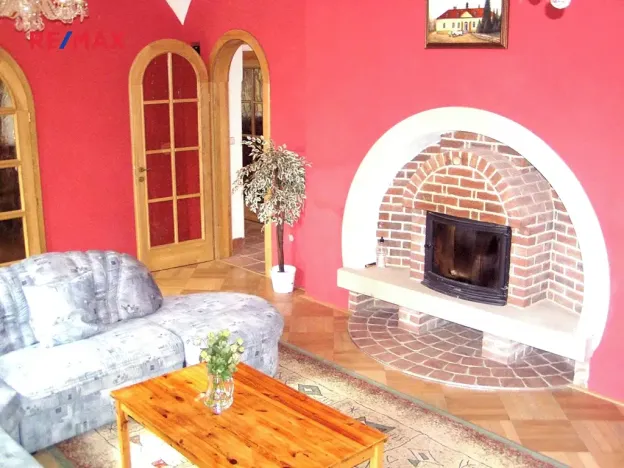 Pronájem vily, Perštejn, 700 m2