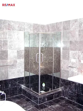 Pronájem vily, Perštejn, 700 m2