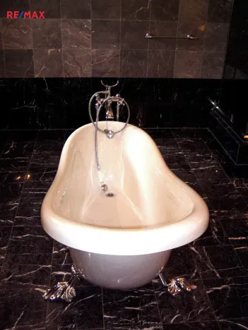 Pronájem vily, Perštejn, 700 m2