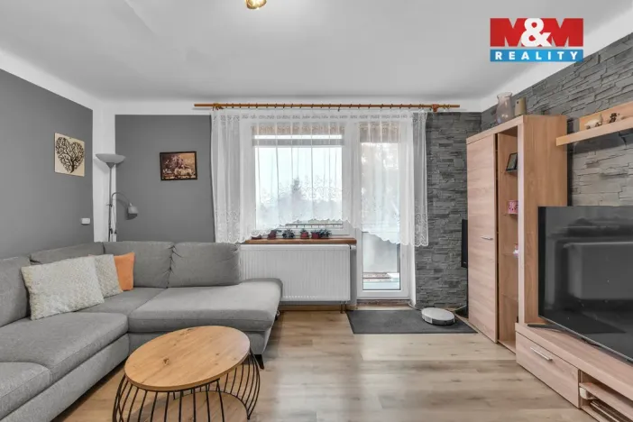 Prodej bytu 3+1, Budčeves, 60 m2