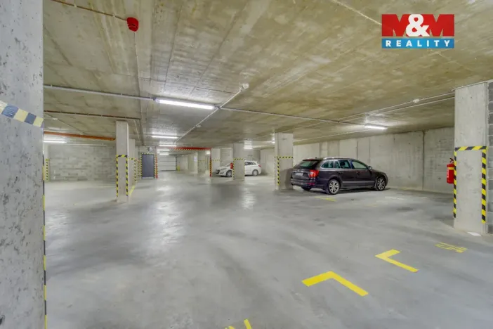 Pronájem garážového stání, Plzeň - Skvrňany, Františka Kováříka, 12 m2