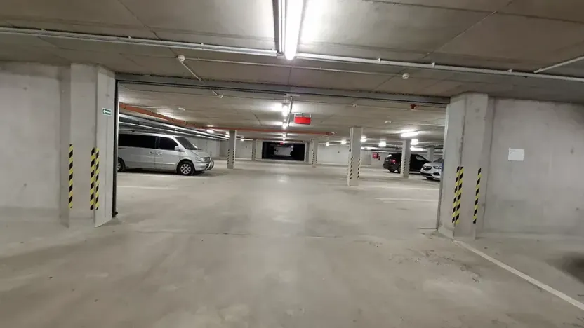 Pronájem garážového stání, Plzeň, Rejskova, 16 m2