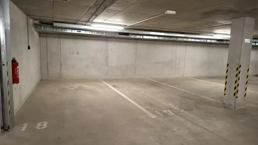 Pronájem garážového stání, Plzeň, Rejskova, 16 m2