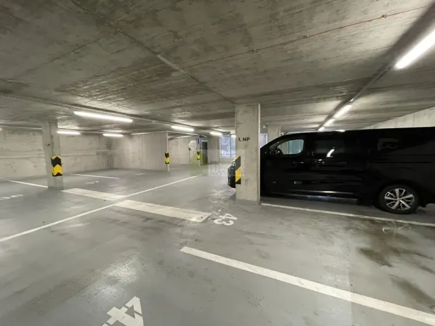 Pronájem garážového stání, Praha - Záběhlice, Choceradská, 13 m2