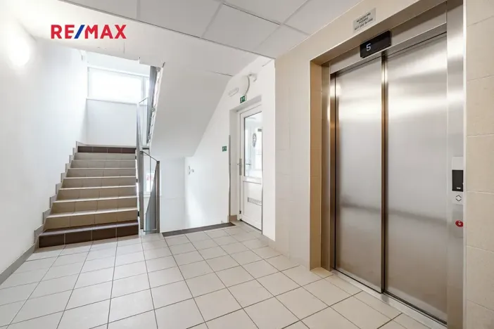 Prodej bytu 1+kk, Hostivice, Ječná, 32 m2