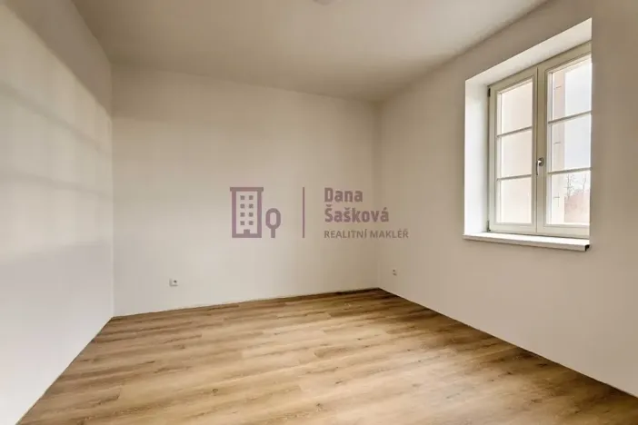 Pronájem bytu 2+kk, Jindřichův Hradec, nám. Míru, 39 m2
