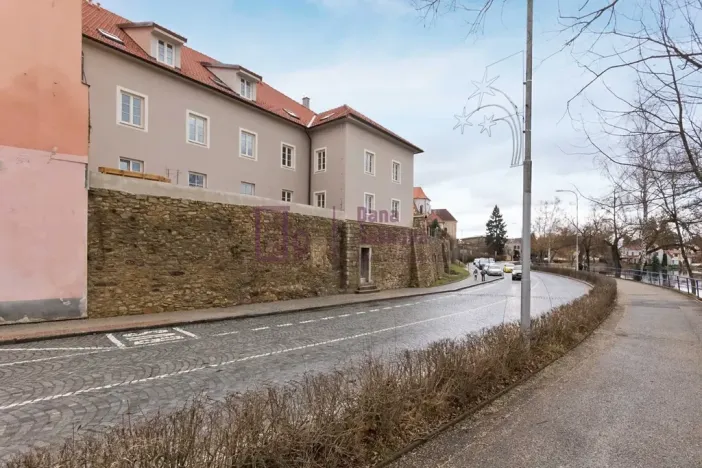 Pronájem bytu 2+kk, Jindřichův Hradec, nám. Míru, 39 m2