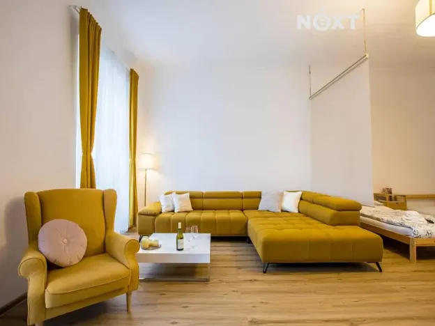 Prodej bytu 2+1, Jindřichův Hradec, nám. Míru, 100 m2