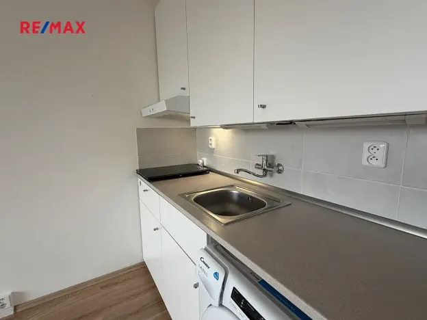 Pronájem bytu 1+kk, Praha - Záběhlice, Jabloňová, 24 m2