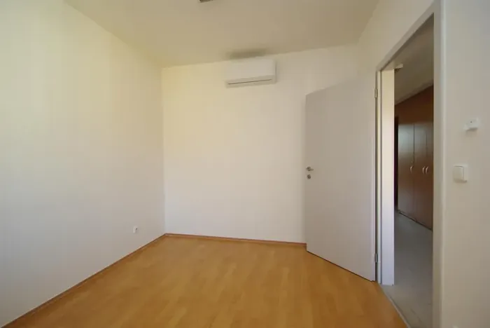 Pronájem kanceláře, Praha - Smíchov, Štefánikova, 63 m2