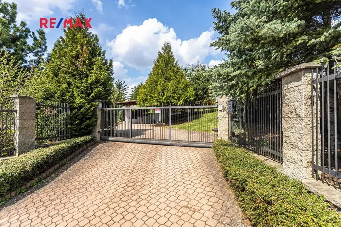 Prodej pozemku pro bydlení, Praha - Lochkov, 1550 m2