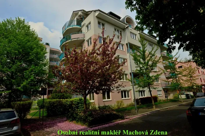 Pronájem bytu 3+kk, Praha - Strašnice, Gutova, 87 m2