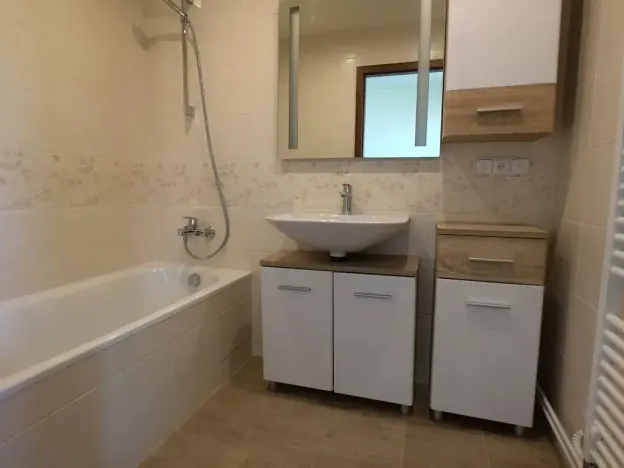 Pronájem rodinného domu, Holubice, 171 m2