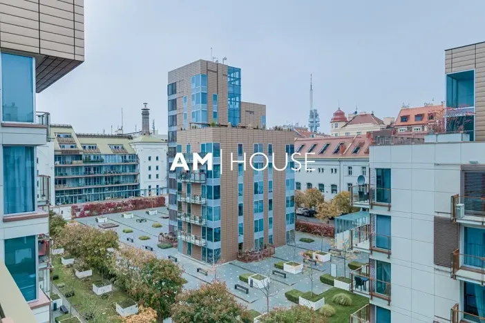 Pronájem garážového stání, Praha - Vinohrady, Korunní, 10 m2