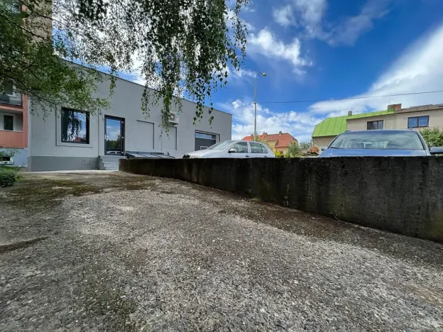 Prodej obchodního prostoru, Praha - Horní Počernice, Komárovská, 210 m2