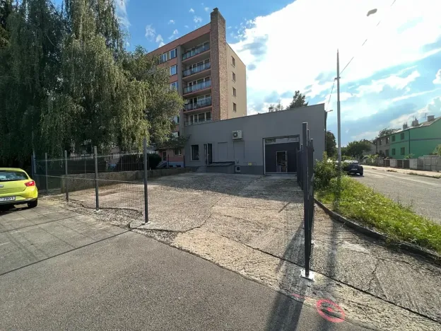 Prodej obchodního prostoru, Praha - Horní Počernice, Komárovská, 210 m2