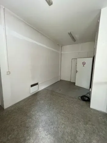 Pronájem obchodního prostoru, Praha - Horní Počernice, Komárovská, 210 m2